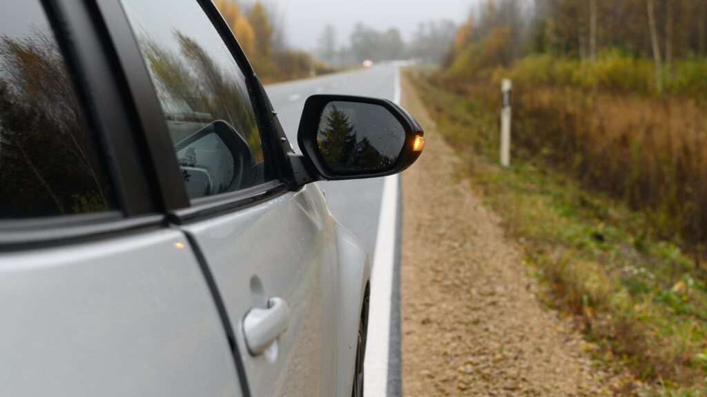 Right turn indicator signalling on the car side view mirror | How to use a mirror in a Successful K53 Driving Licence Test | Mastering Mirror Usage